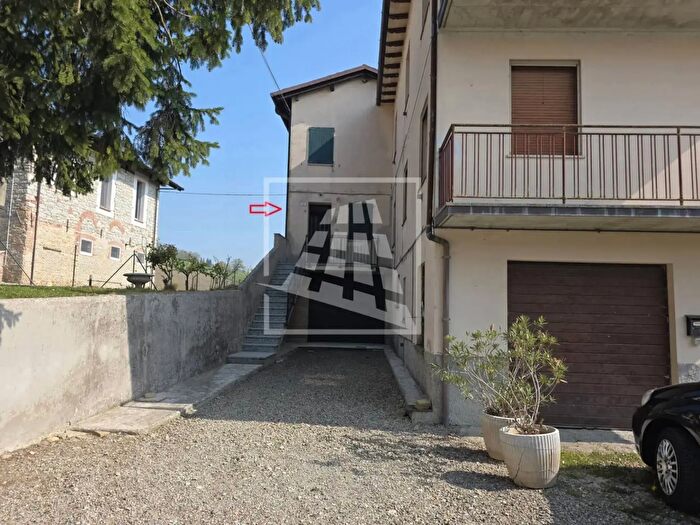 Appartamento quadrilocale in vendita in Via Colombaia Casteldaldo, Carpineti