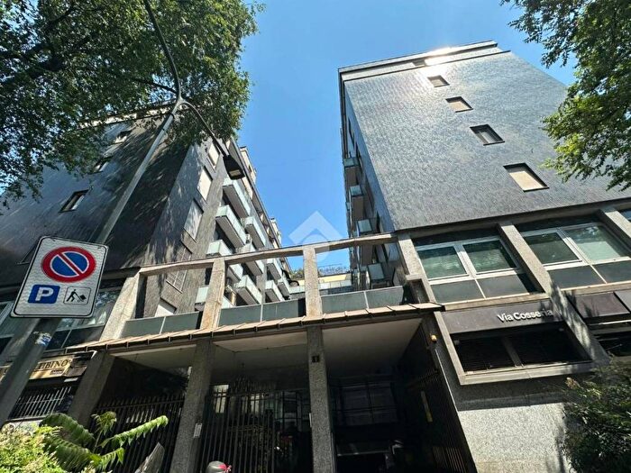 Appartamento trilocale in affitto in Via Cosseria, Ticinese, Milano