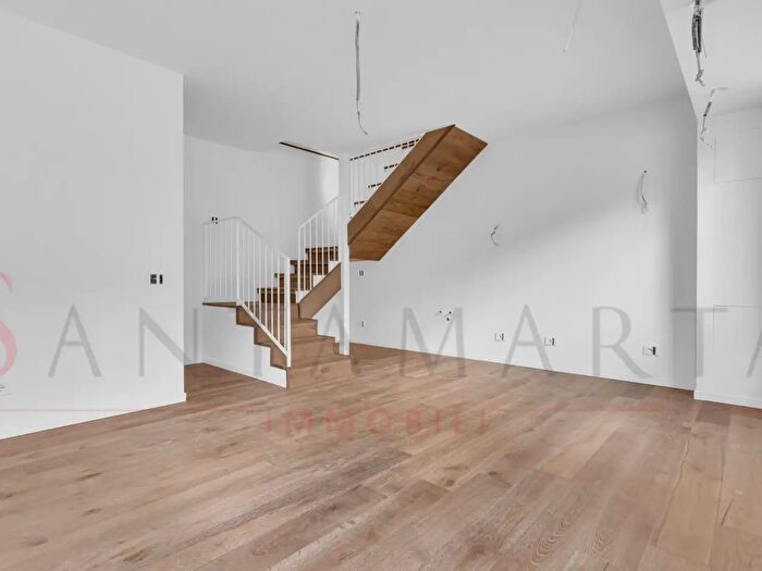 Appartamento trilocale in vendita in Via Monte Rosa, Milano