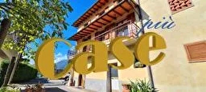 Casa con 13 locali in vendita in Camaiore