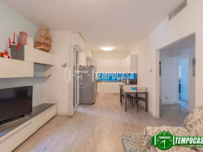 Appartamento trilocale in vendita in Via Valsassina, Milano