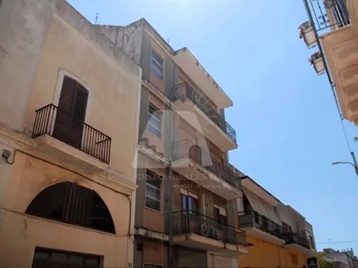 Casa con 6 locali in vendita in Via Luigi Cadorna, Tricase