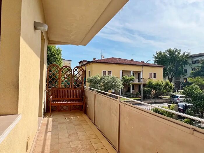 Casa con 5 locali in vendita in Via Pizzardi, Vicenza