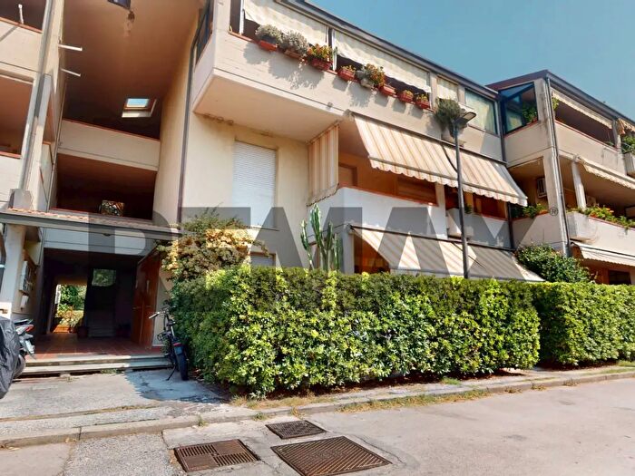 Appartamento quadrilocale in vendita in Via Domenico Cimarosa, Viareggio