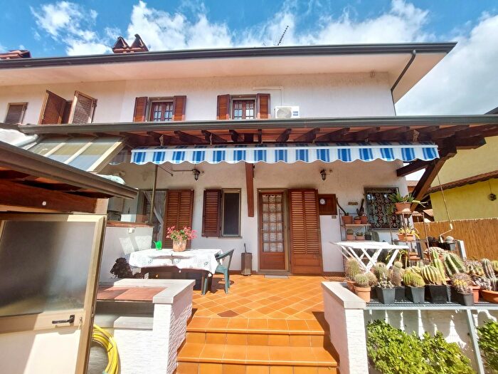 Casa con 15 locali in vendita in a dei Borghi, Massarosa