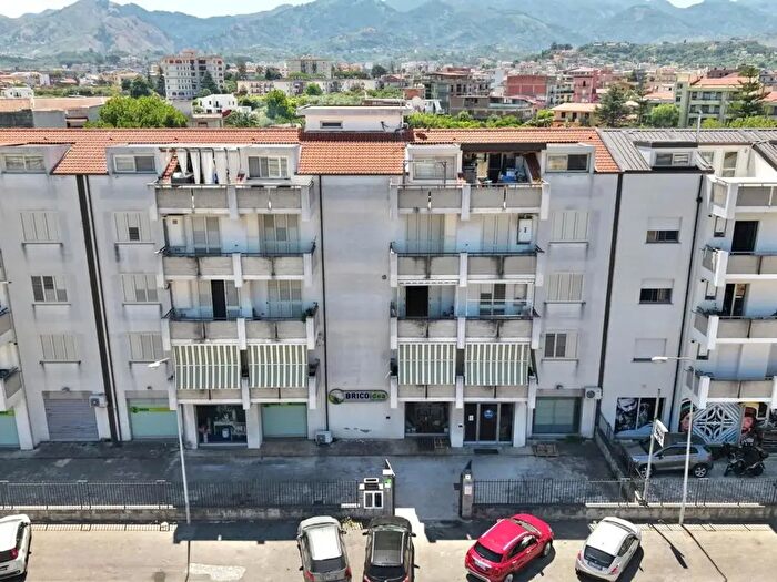 Appartamento con 5 locali in vendita in Stretto I Scodella, Barcellona Pozzo Di Gotto