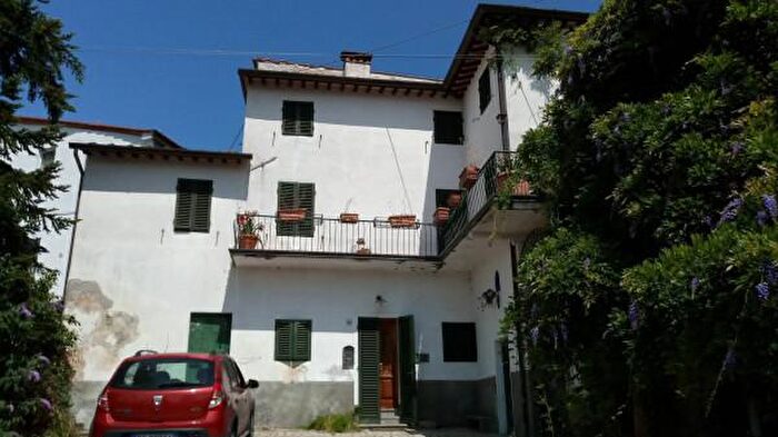 Casa con 6 locali in vendita in Via di Matraia, Lucca