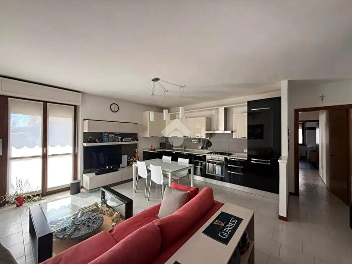 Appartamento trilocale in vendita in Via dei Mille, Codogno