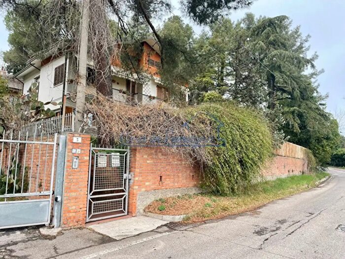 Casa con 9 locali in vendita in Via Castellaccio, Rimini