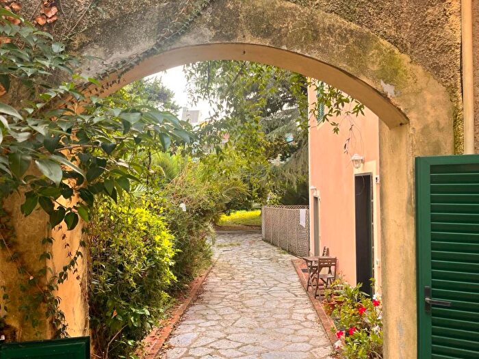 Casa trilocale in affitto in Via San Luca dAlbaro, Albaro, Genova