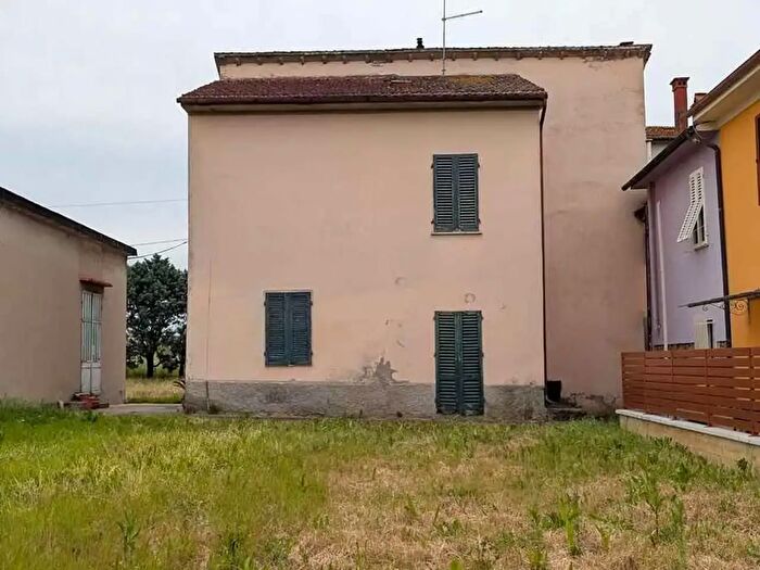 Casa con 12 locali in vendita in Larciano