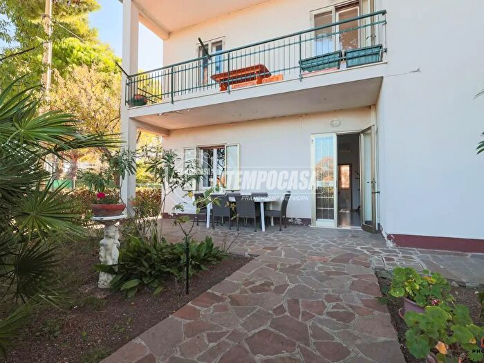 Appartamento quadrilocale in vendita in Via Caprera, Riccione