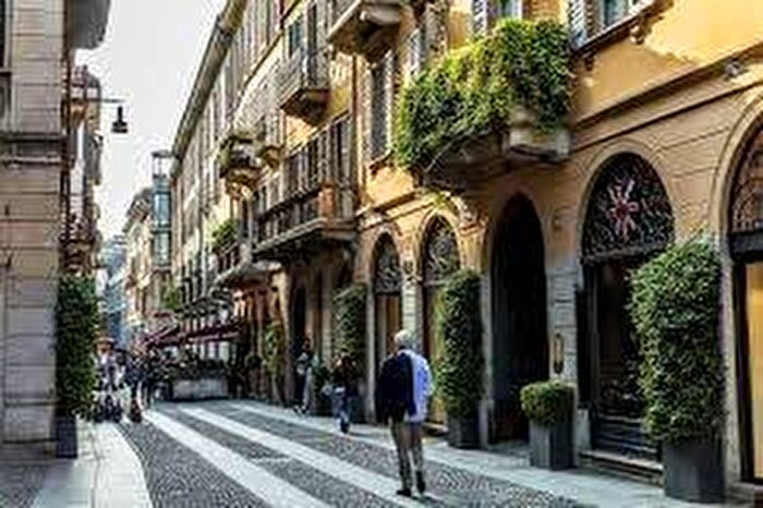 Appartamento trilocale in affitto in Via Fiori Oscuri, Brera, Milano