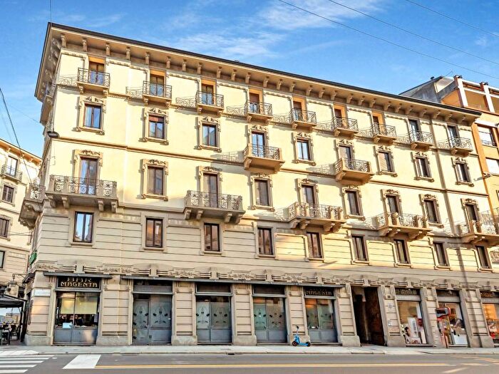 Appartamento trilocale in affitto in Via Giosuè Carducci, SantAmbrogio, Milano