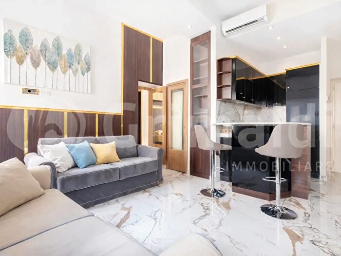 Appartamento con 5 locali in vendita in Via della Vite, Roma