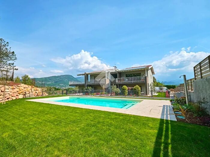 Appartamento trilocale in vendita in Via Vegri, Costermano