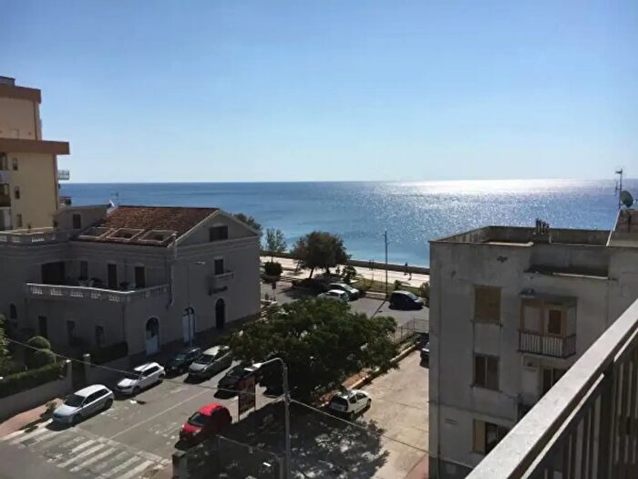 Appartamento quadrilocale in affitto in Via Francesco Caracciolo, Catanzaro