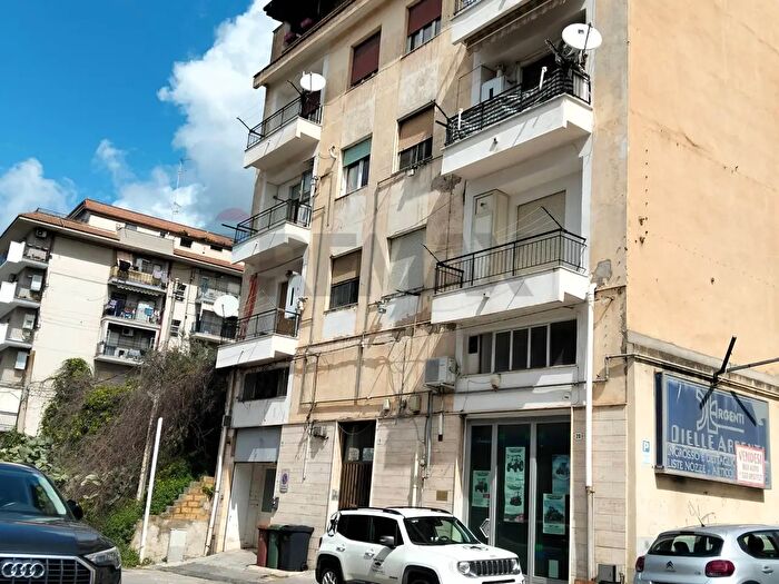 Appartamento quadrilocale in vendita in Via Ernesto Vassallo, Caltanissetta