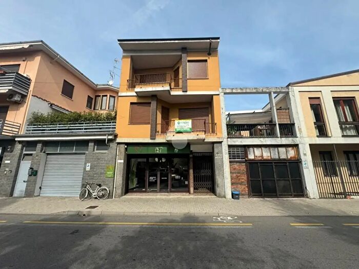 Appartamento con 5 locali in vendita in Viale Dante Alighieri, Galliate