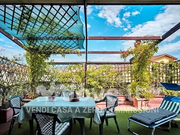 Appartamento con 5 locali in vendita in Via per Iolo, Prato