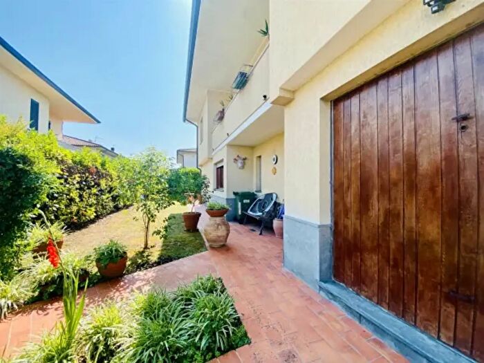 Casa con 6 locali in vendita in Via del Secco, Lucca