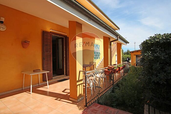 Casa con 8 locali in vendita in Traversa Gebbiazza, Siracusa