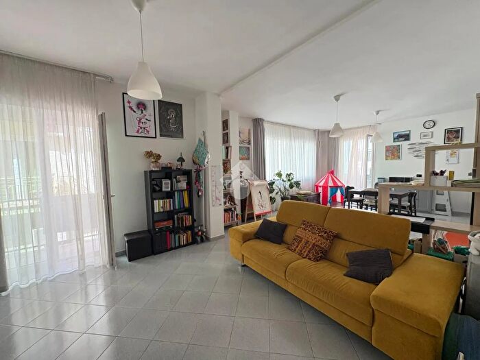 Appartamento trilocale in vendita in Via a G Magnesi, Polignano A Mare