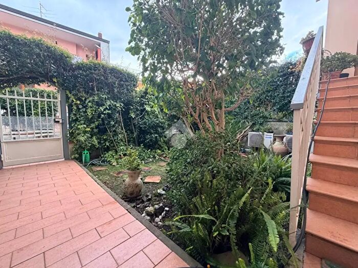 Casa con 6 locali in vendita in Via Dante Alighieri, Volla