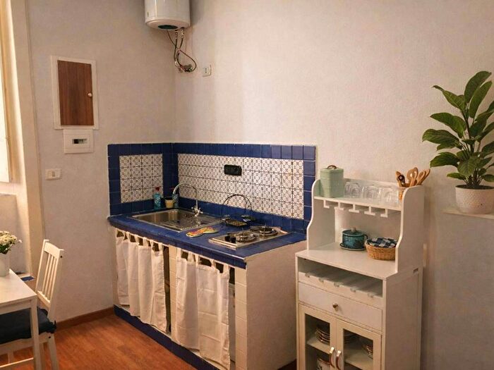 Casa monolocale in affitto in Piazzetta San Giovanni in Porta, Centro Storico, Napoli