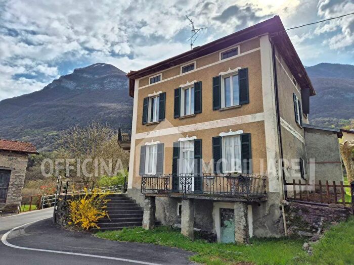 Casa con 9 locali in vendita in Via Cascine, Grandola Ed Uniti