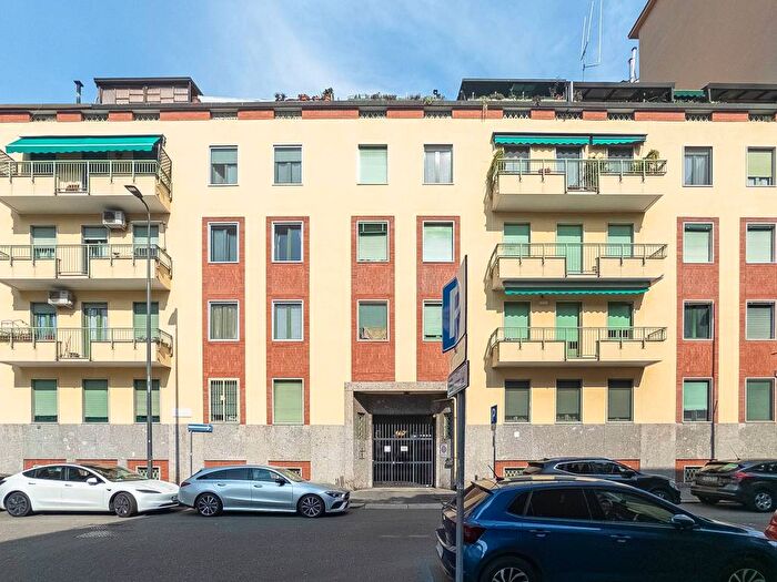 Appartamento trilocale in affitto in Via Baldassare Longhena, Corvetto, Milano