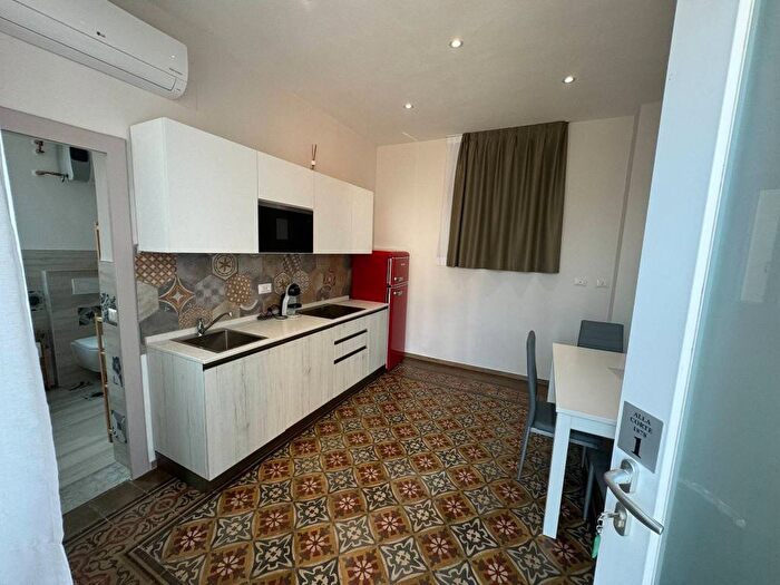 Appartamento bilocale in affitto in Via F De Ambrosis, Centro, Gavirate