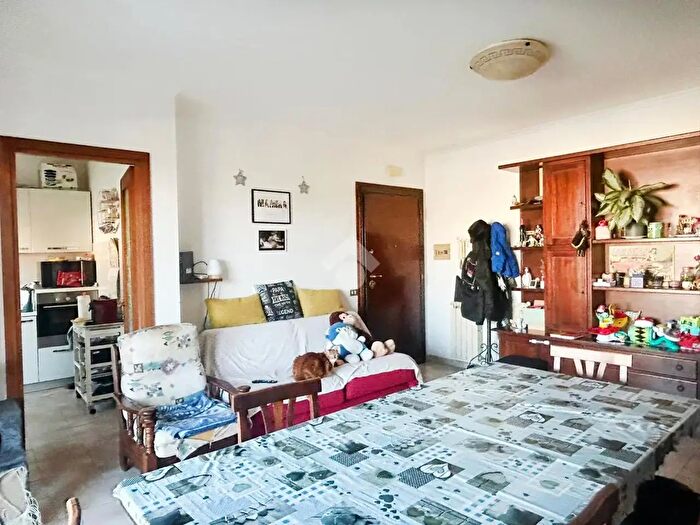 Appartamento trilocale in vendita in Via delle Vigne Nuove, Roma