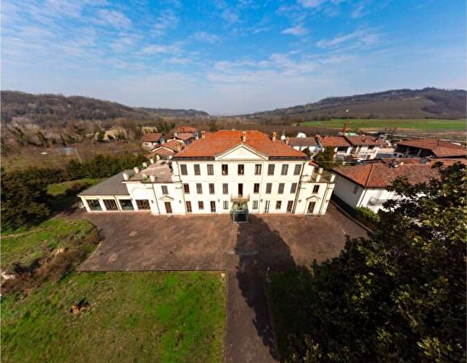 Casa con 6 locali in vendita in Via Oltre Tanaro, Narzole
