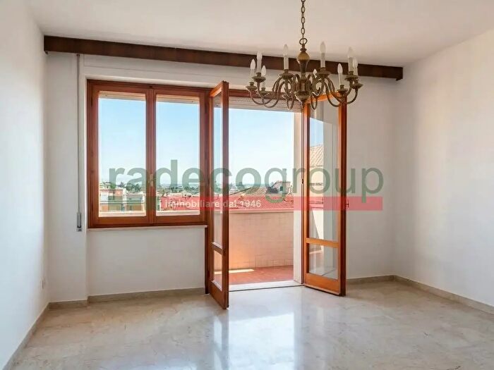 Appartamento con 5 locali in vendita in Via Calzabigi, Livorno