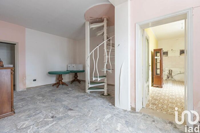 Casa con 7 locali in vendita in Via Ungheria, Osimo