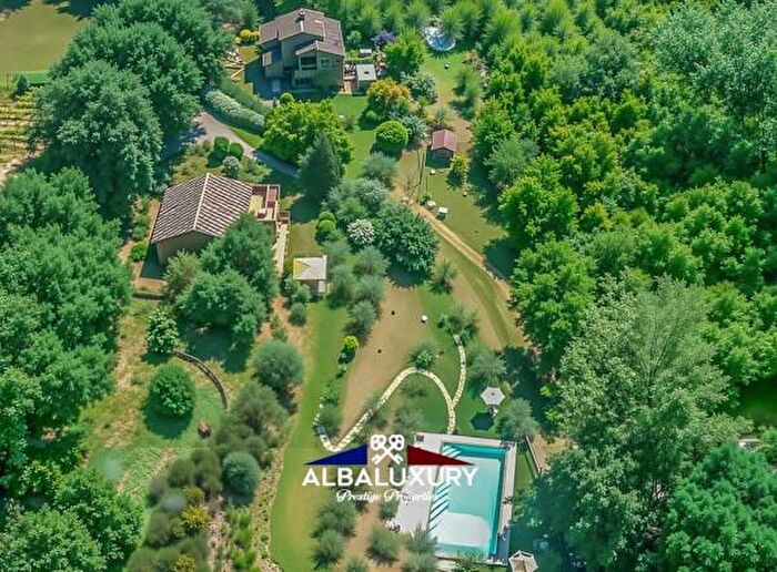 Casa con 6 locali in vendita in Via Antica Chiusina, Montepulciano