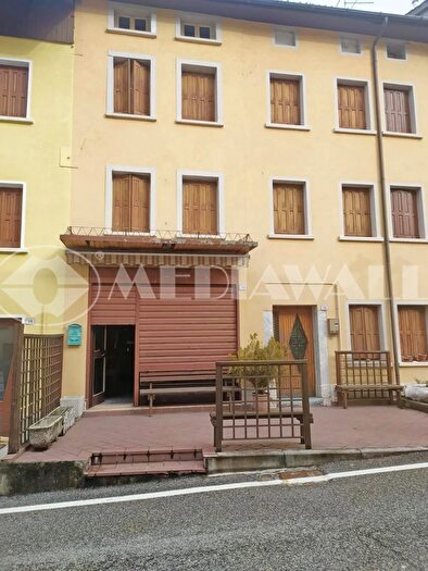 Casa con 5 locali in vendita in Barcis
