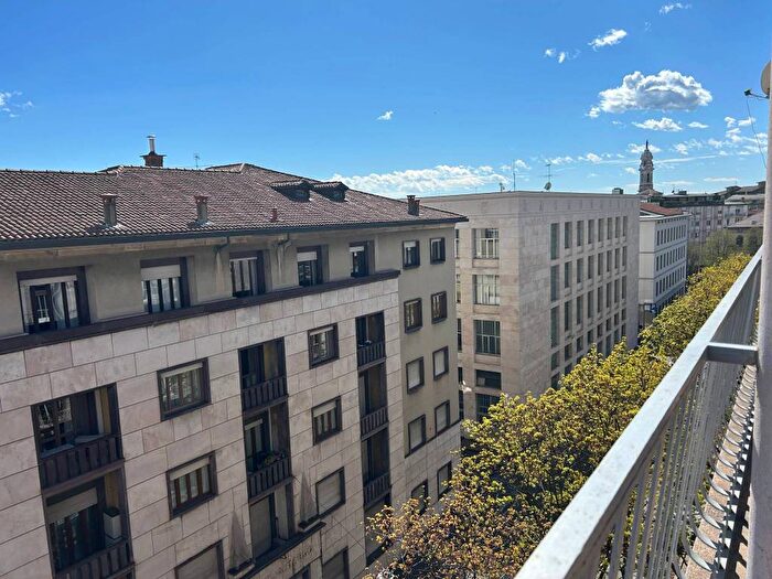 Appartamento con 6 locali in affitto in Via Antonio Locatelli, Centro, Bergamo