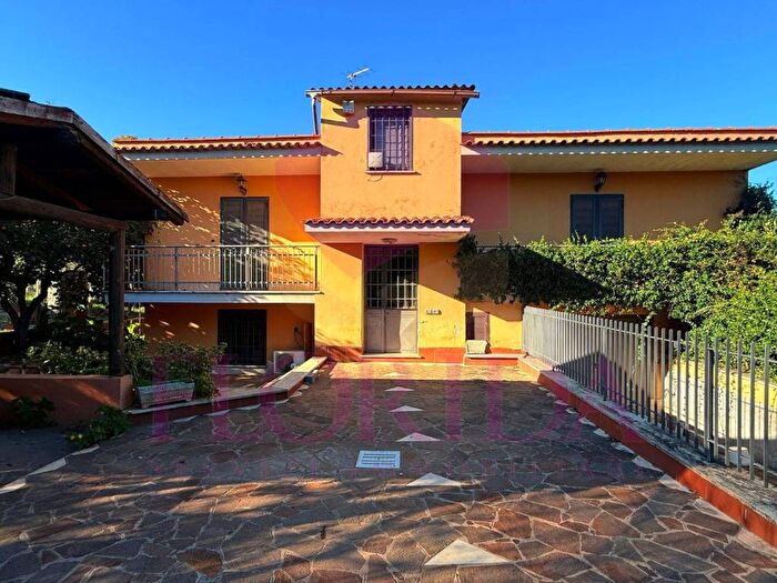 Casa trilocale in affitto in Via Gigi Ghirotti, Castel Romano, Roma