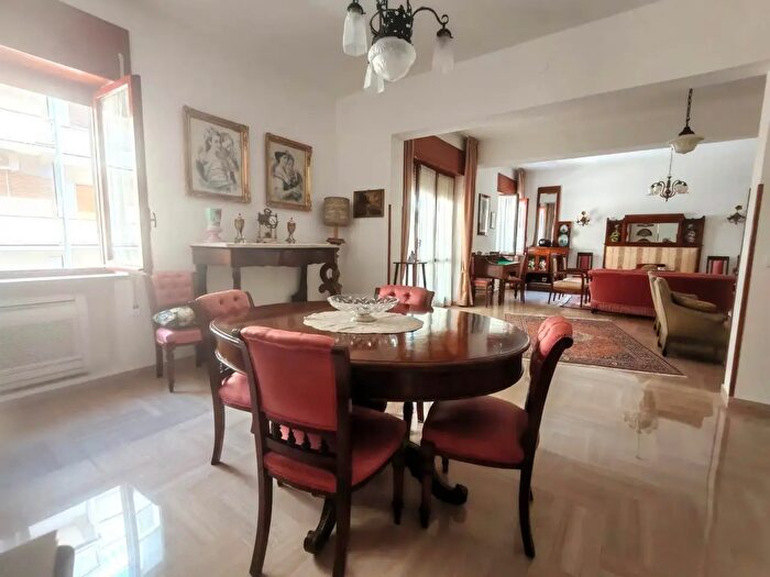 Appartamento con 6 locali in vendita in Via Adda, Siracusa