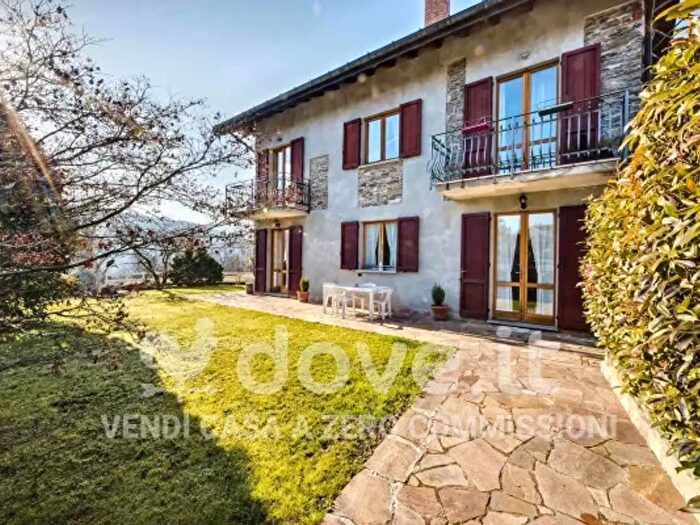 Casa con 6 locali in vendita in Via del Cattel, Luino