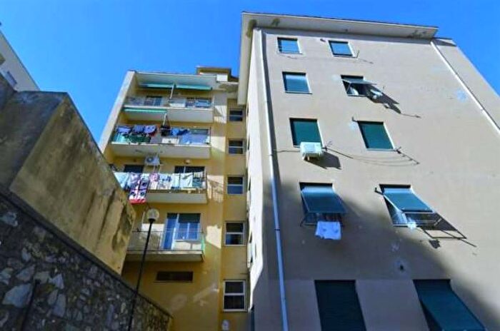 Appartamento quadrilocale in vendita in Via Brigata Salerno, Genova