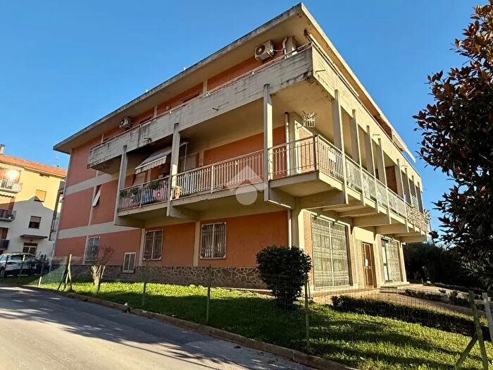 Appartamento quadrilocale in vendita in Via Ippolito Nievo, Citta Di Castello