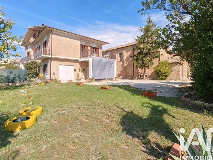 Casa con 15 locali in vendita in Via della Giustizia, Monte Vidon Corrado