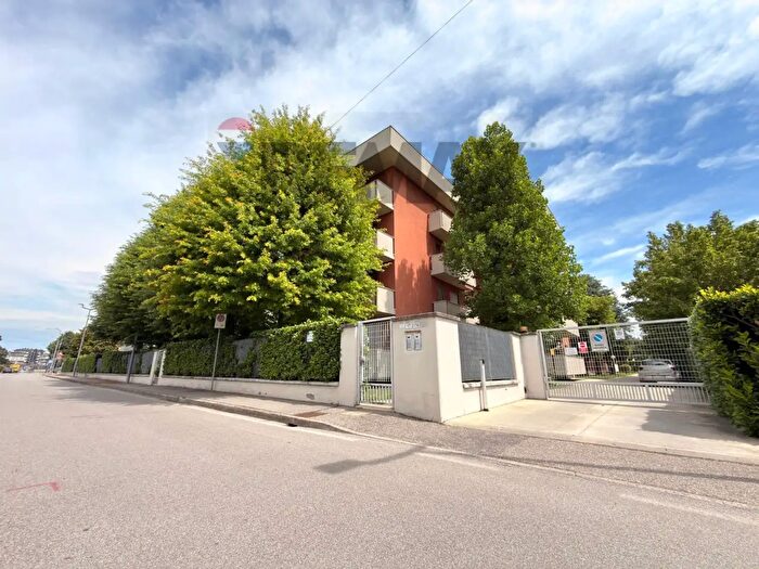 Appartamento quadrilocale in vendita in Via Toscana, San Giuliano Milanese