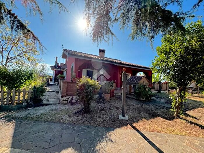 Casa con 9 locali in vendita in Via Stradone Muti, Genzano Di Roma