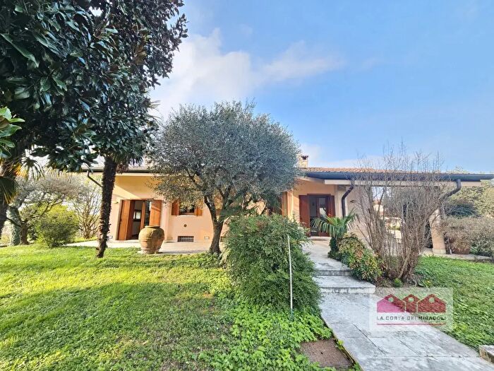 Casa con 6 locali in affitto in Stradone dei Nicolosi, Vicenza