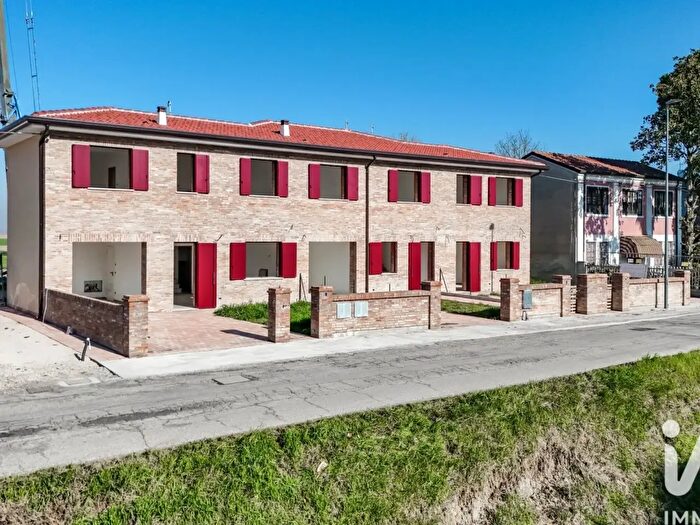 Casa quadrilocale in vendita in Via Naviglio, Copparo