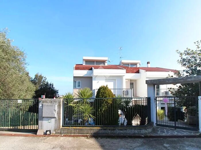 Casa con 8 locali in vendita in Via Le Quote, Roseto Degli Abruzzi